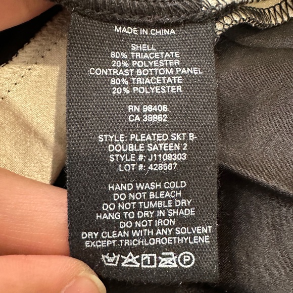 Theory Pleated Skirt size 0 - Picture 5 of 5